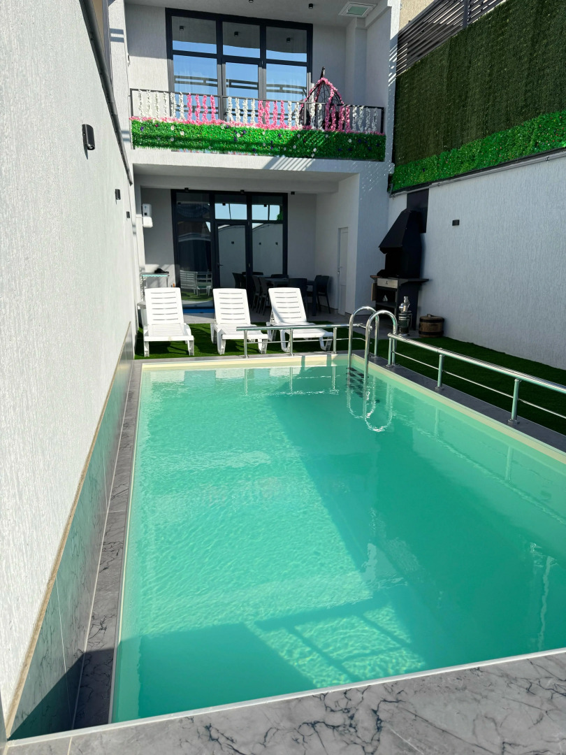 Гостевой дом Дом с бассейном на берегу