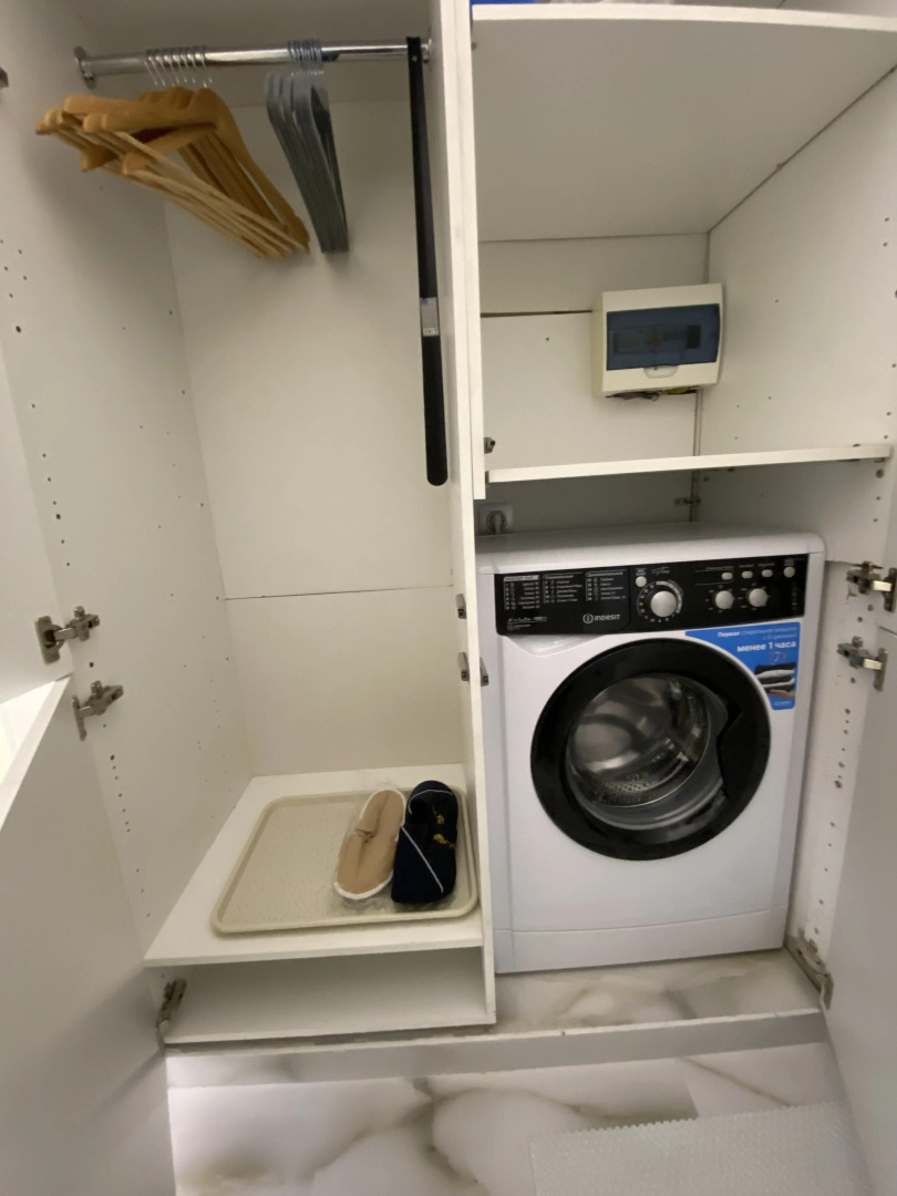 Апартаменты в современном стиле с камином