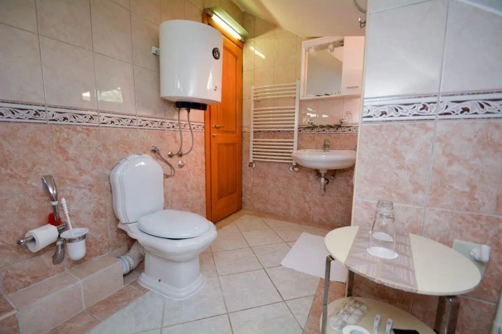 Отель Swiss Holiday