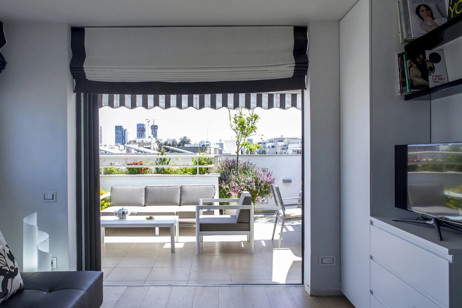 Апартаменты Design 2 Bdr Duplex Penthouse Rothschild #TL54