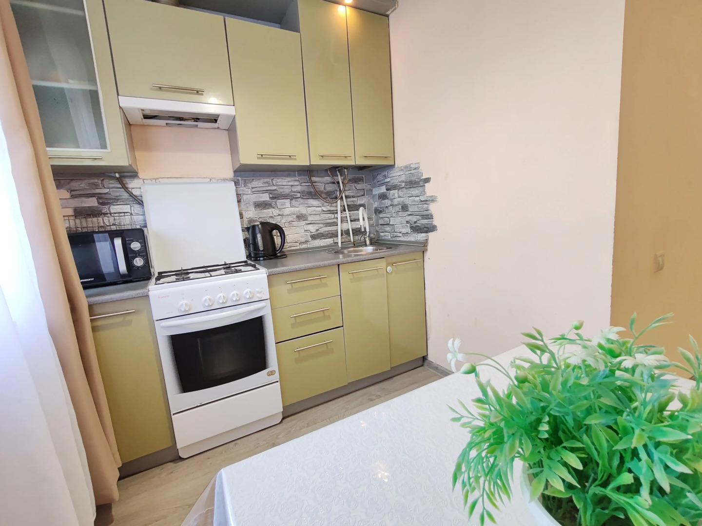 Апартаменты 2-комнатная квартира 8-я Радиальная ул 10