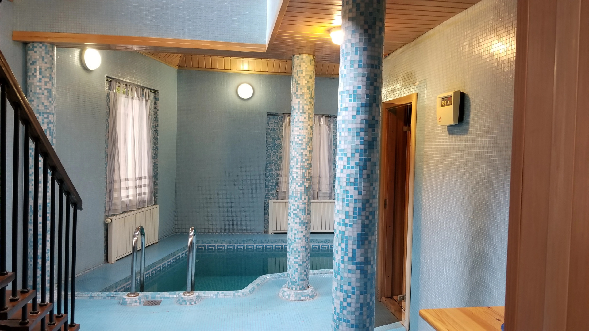 Отель Четыре Короны