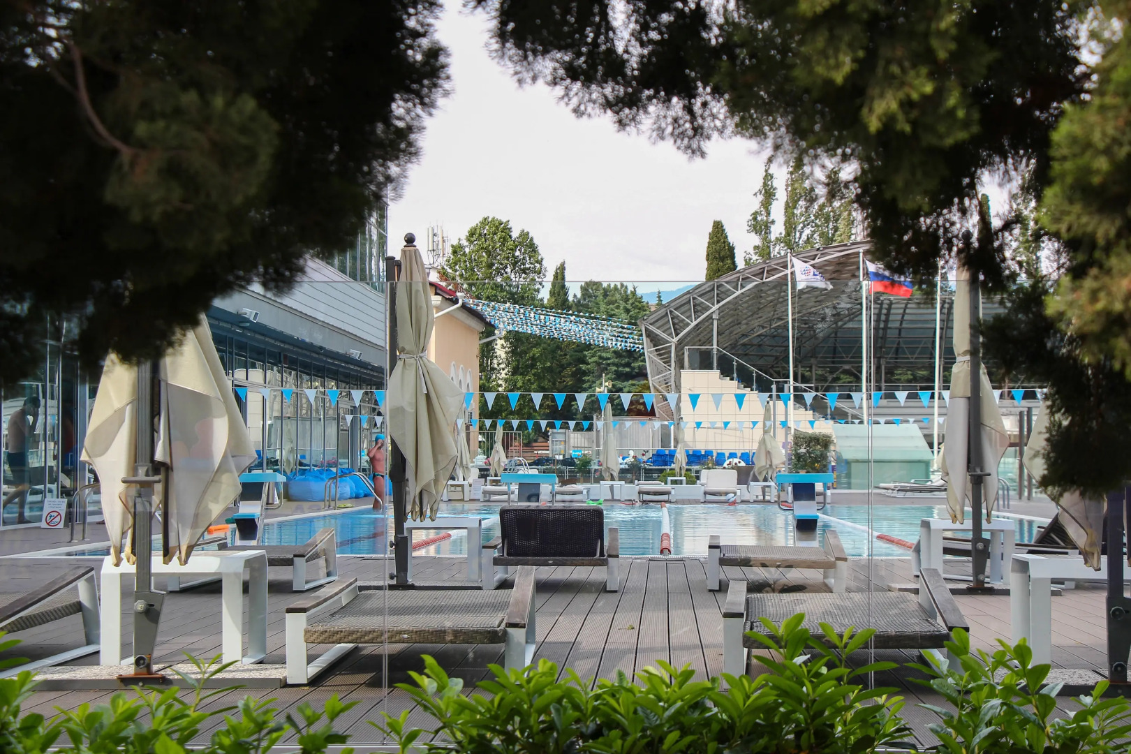 Апартаменты Red Apartments Арт Лайт Сити Апартамент Рафаэль