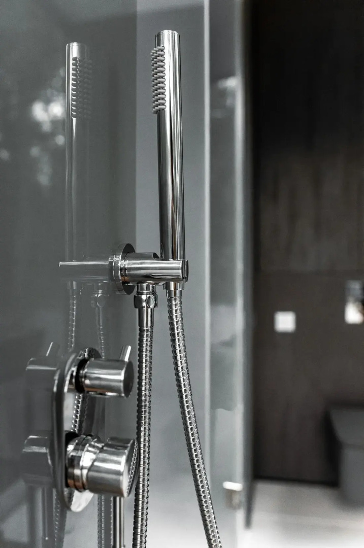 Частный Дом на Берегу Реки с Приватной Террасой и Джакузи