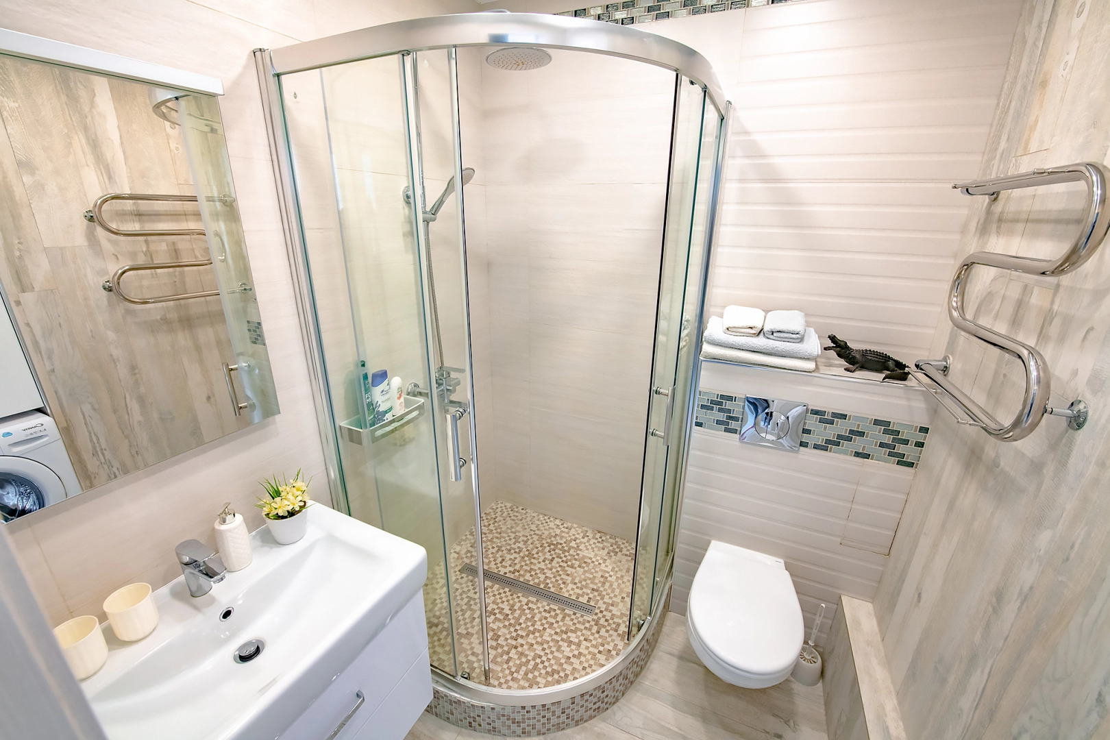 Апартаменты на высоком этаже, рядом с театром и мостом, недалеко от центра. Фастовская 29.