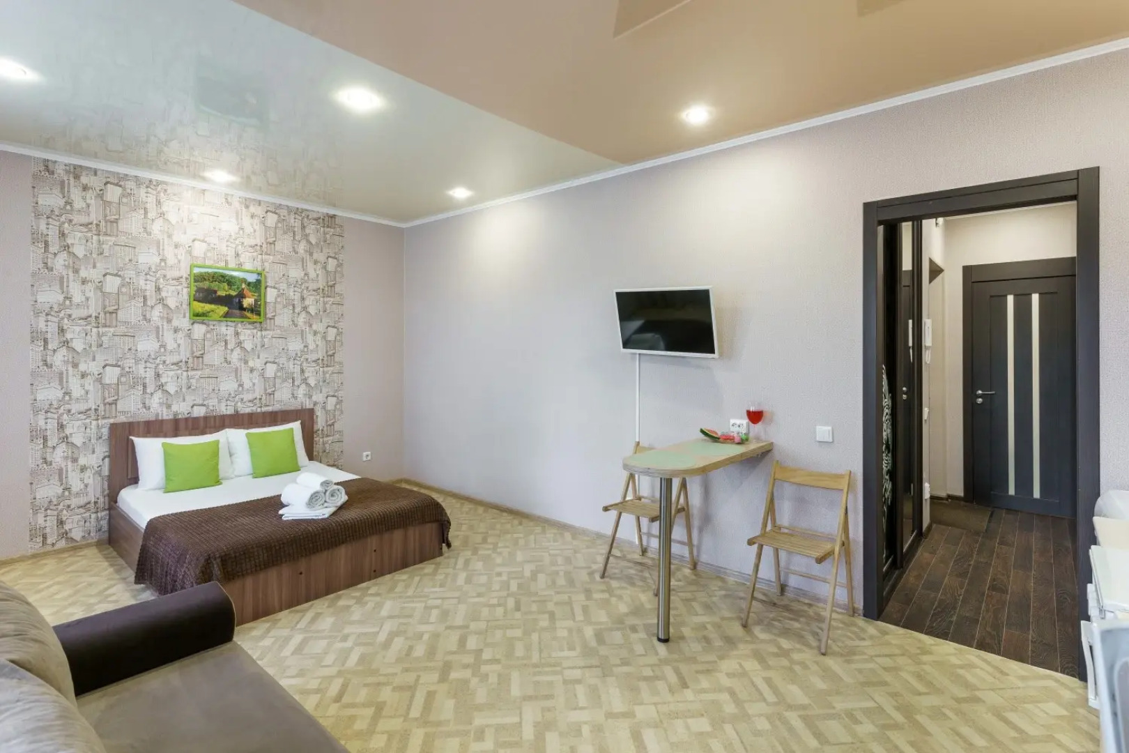 Апартаменты студия в новом доме в центре Тюмени