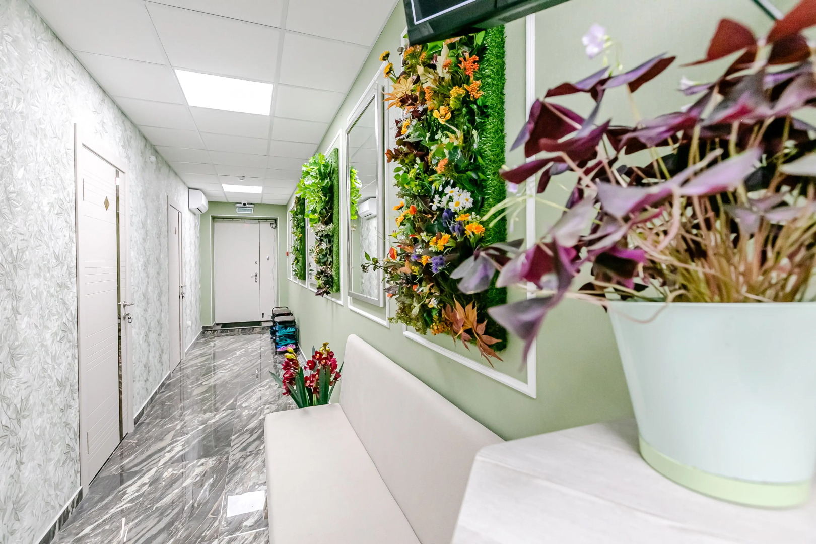 Отель Лидер