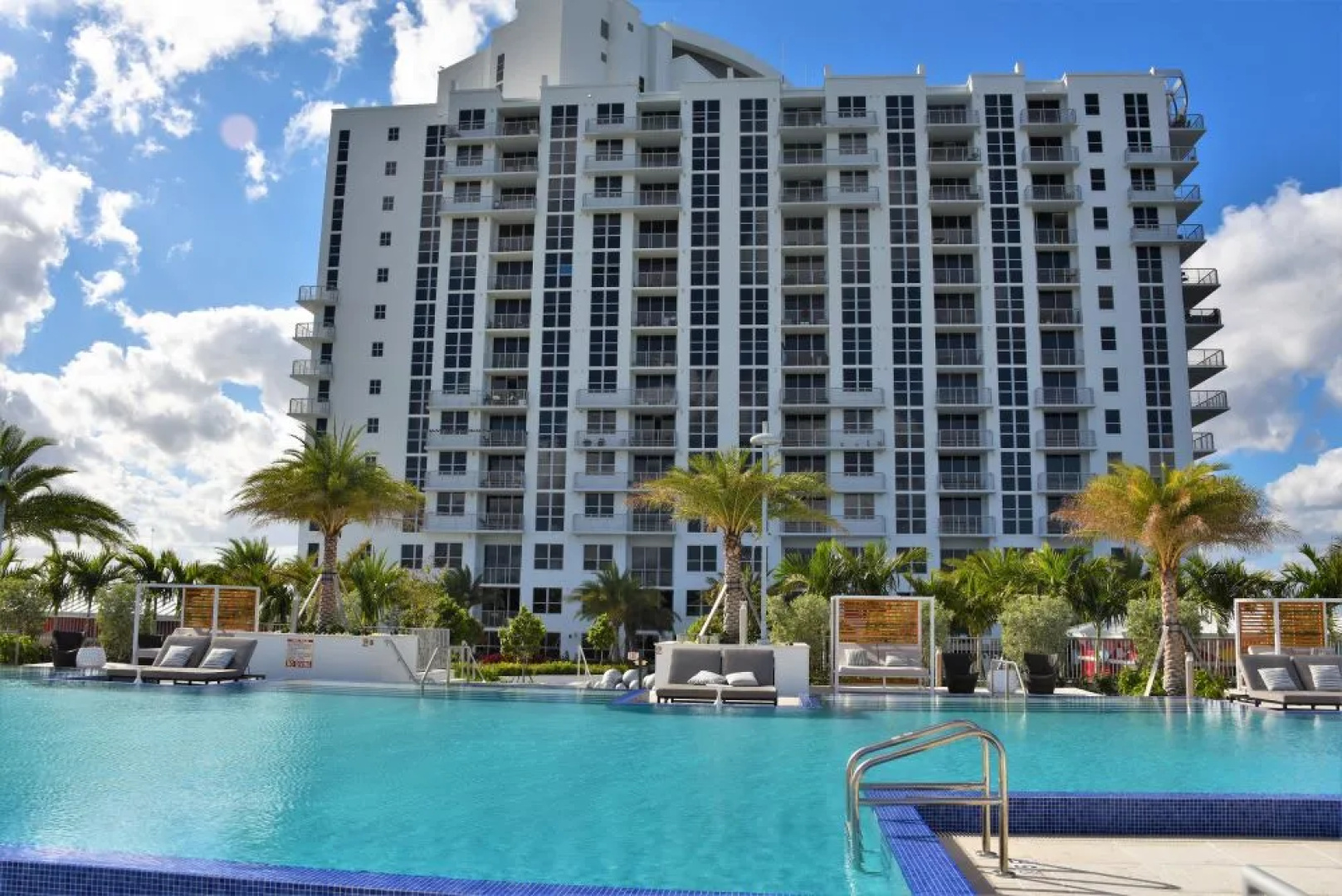 Апарт-Отель Hollywood Beach Luxury Residences