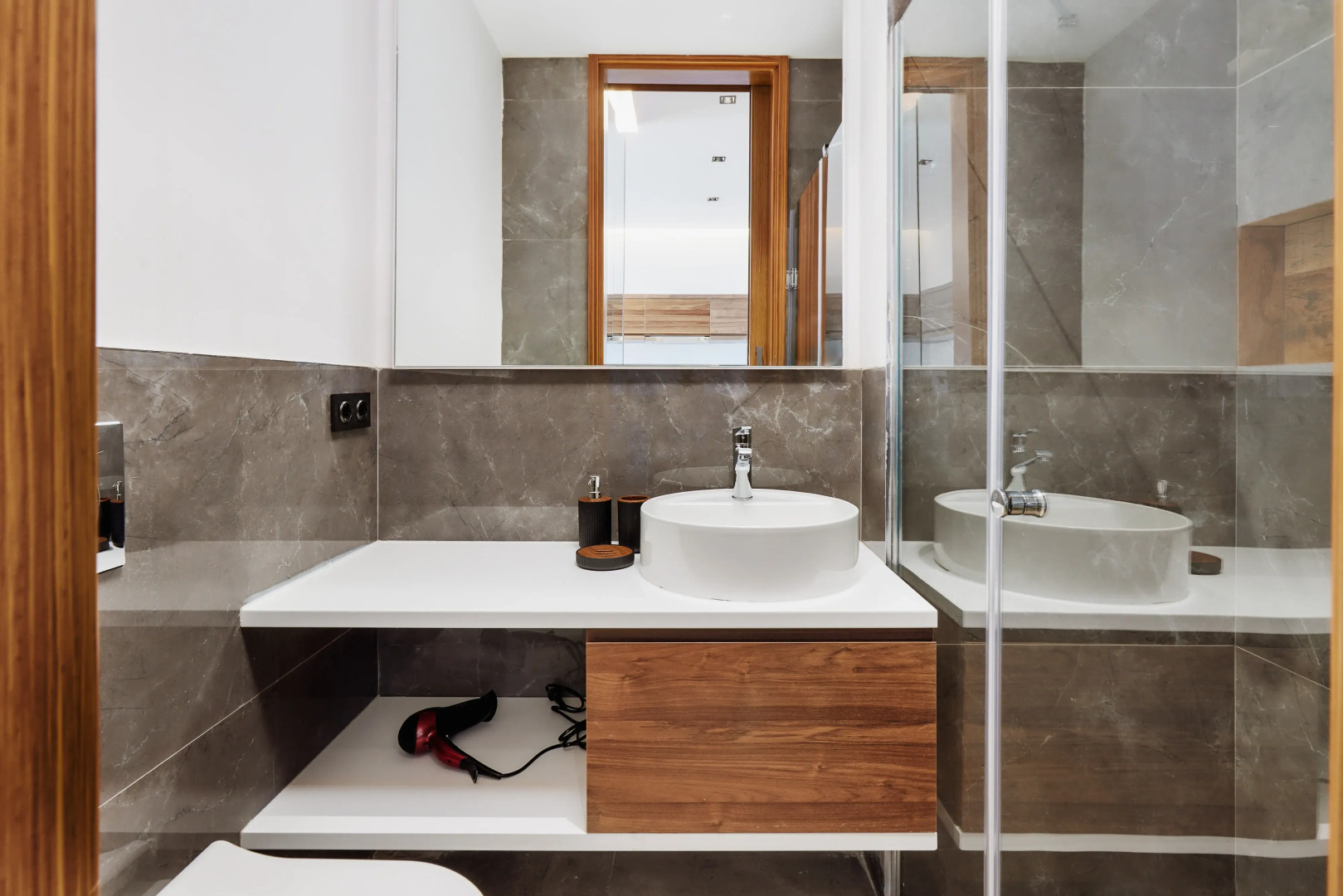 Апарт-отель Bayview Hills Luxury Residences