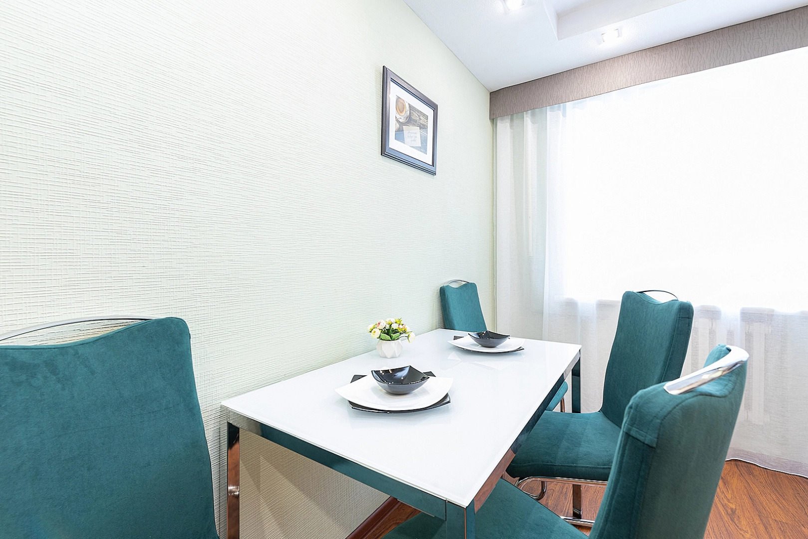 Апартаменты двухкомнатные  на Мещерском бульваре 3/3 .м.Cтрелка. Сова-Дом