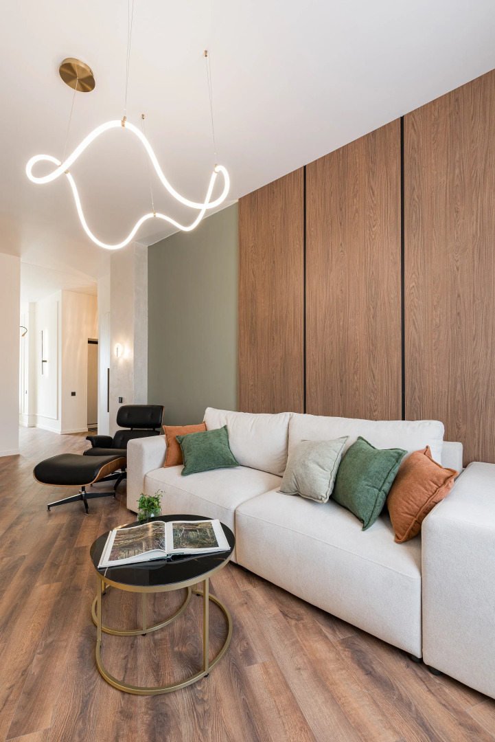 Апартаменты Сталинка после ремонта с видом на главный проспект Минска, крыши и закаты