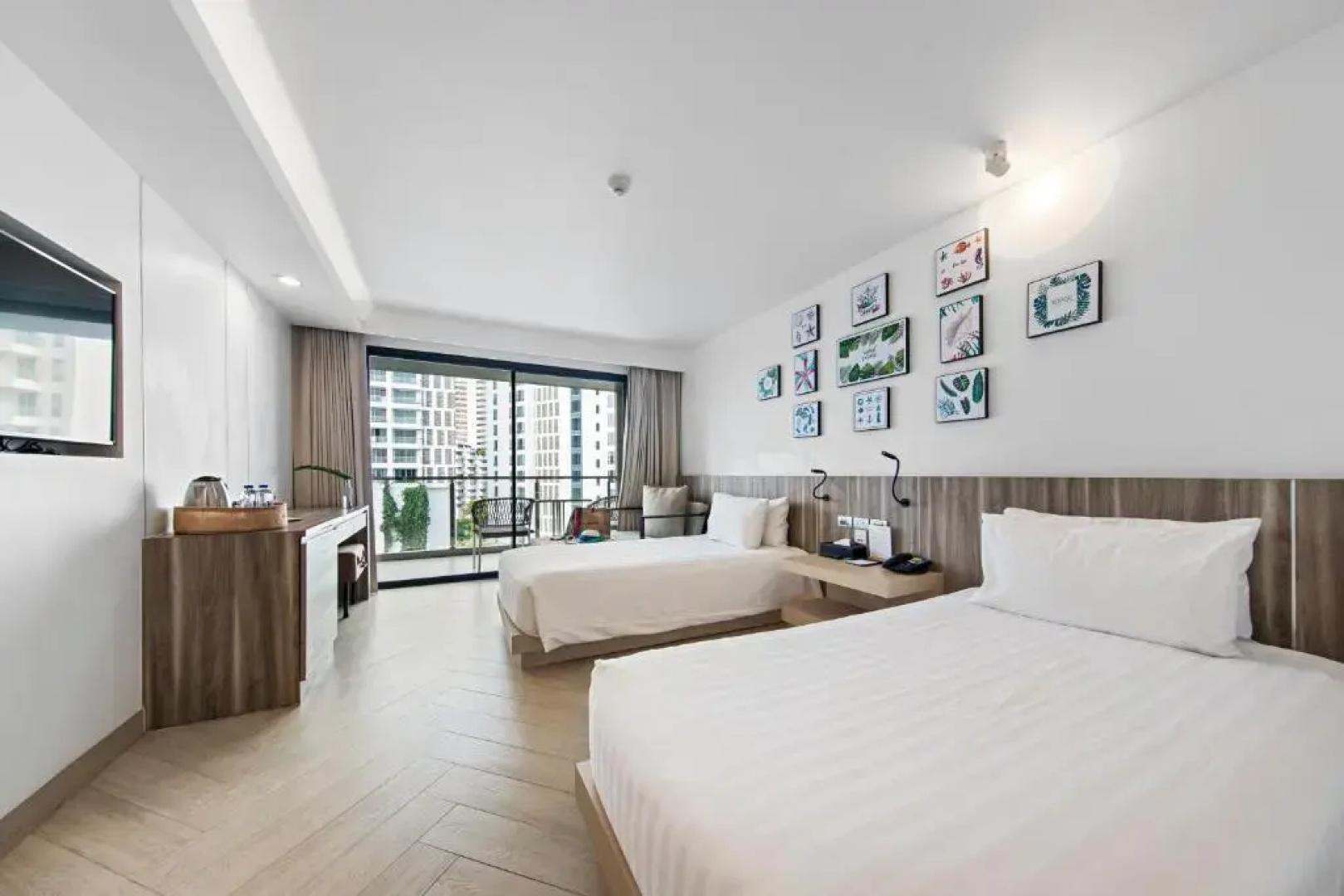 Курортный отель Golden Tulip Pattaya Beach Resort