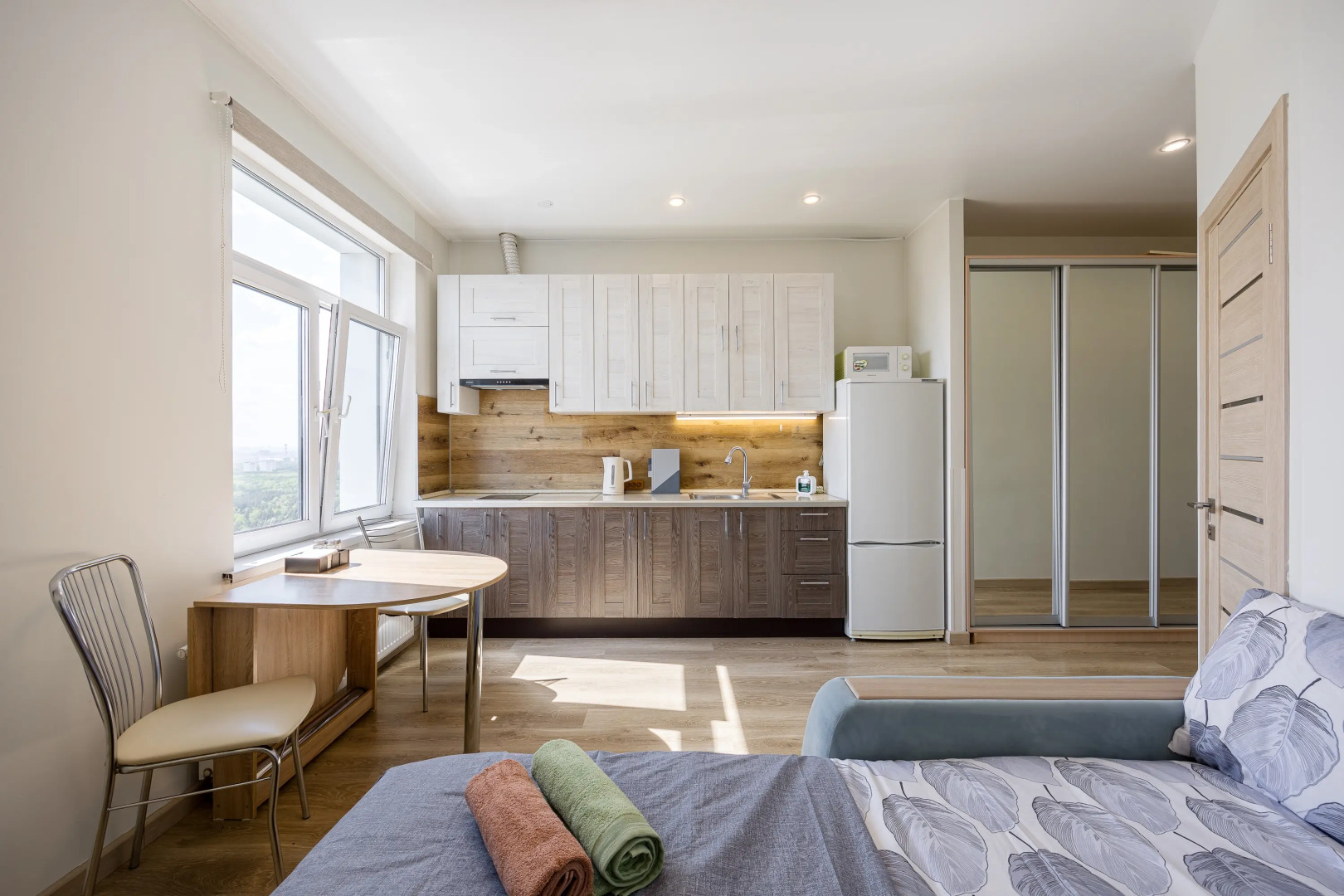 Квартира Студия на 30-ом Этаже с Видом на Лес