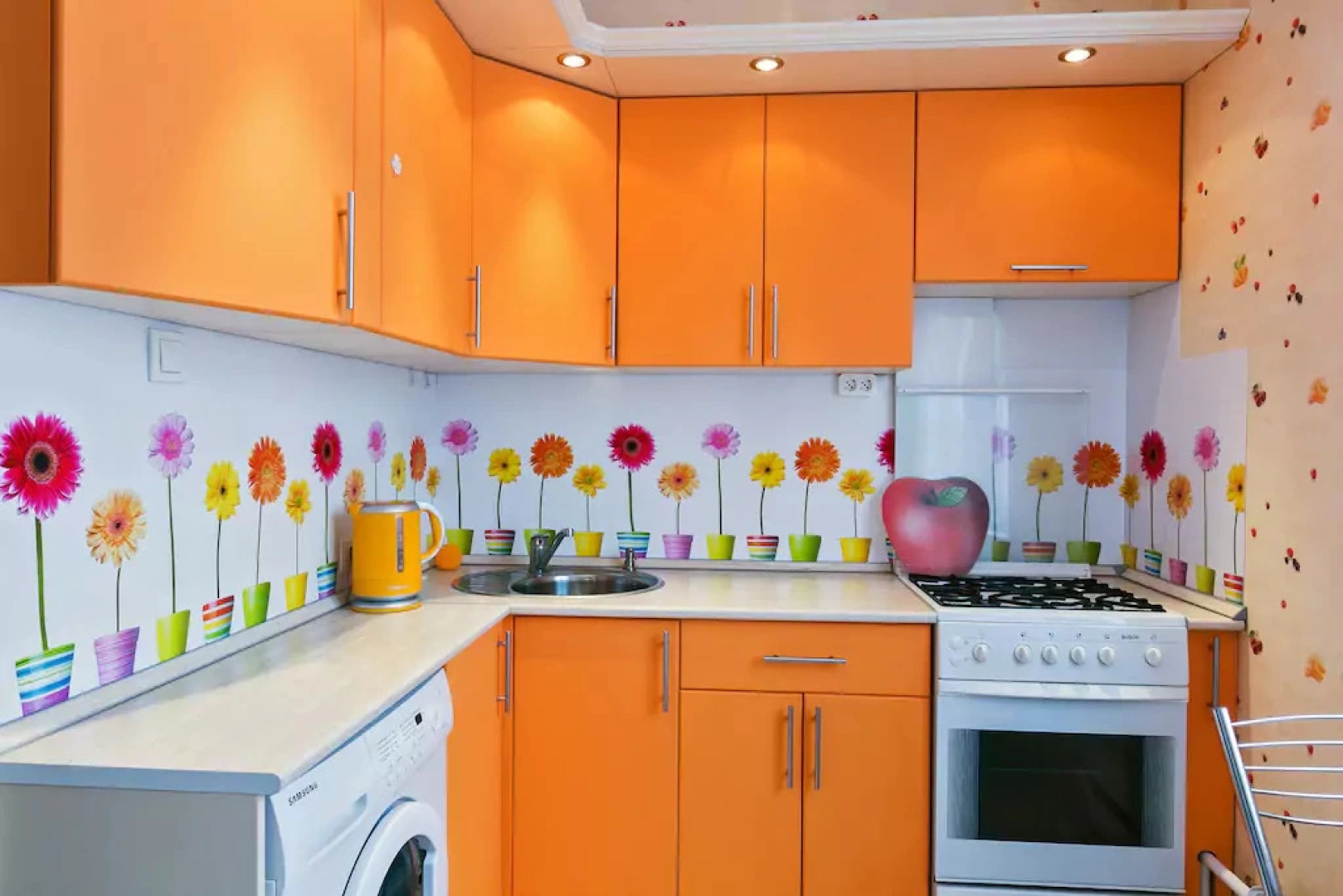 Квартира у Прудов в Оранжевых Цветах.