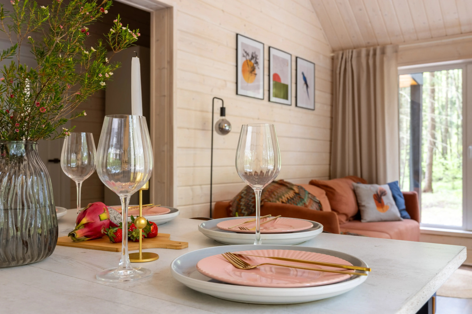 Частный дом в еловом лесу