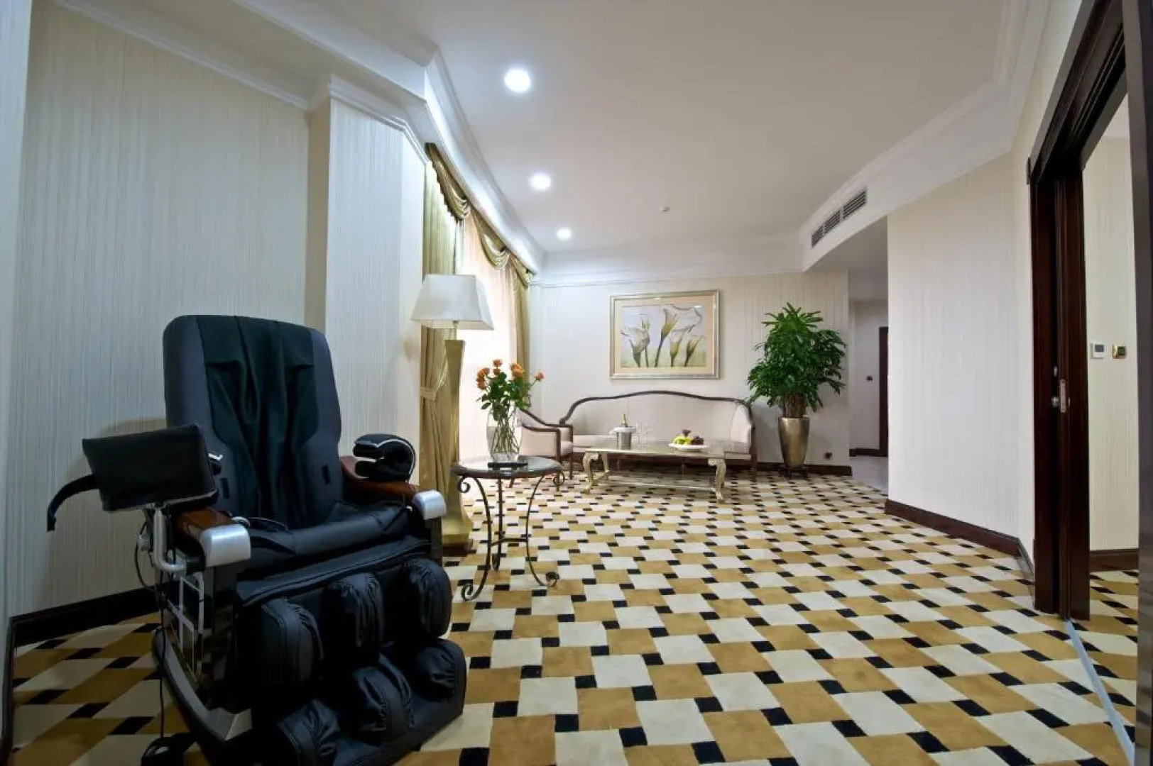 Royal Tulip Алматы