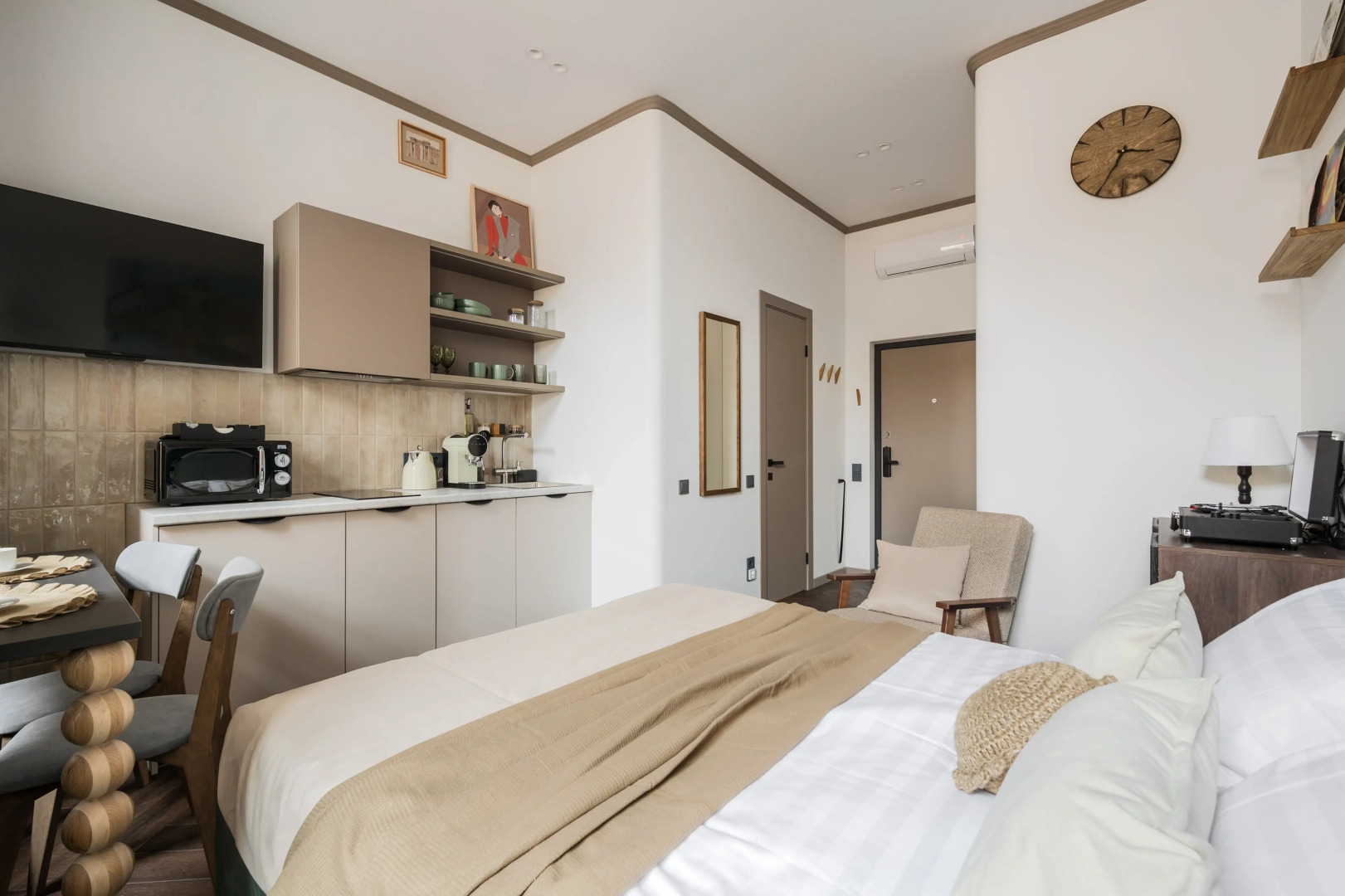 Квартира New Horizon Art Vinil 36 с дизайном бутикотеля и виниловым проигрывателем