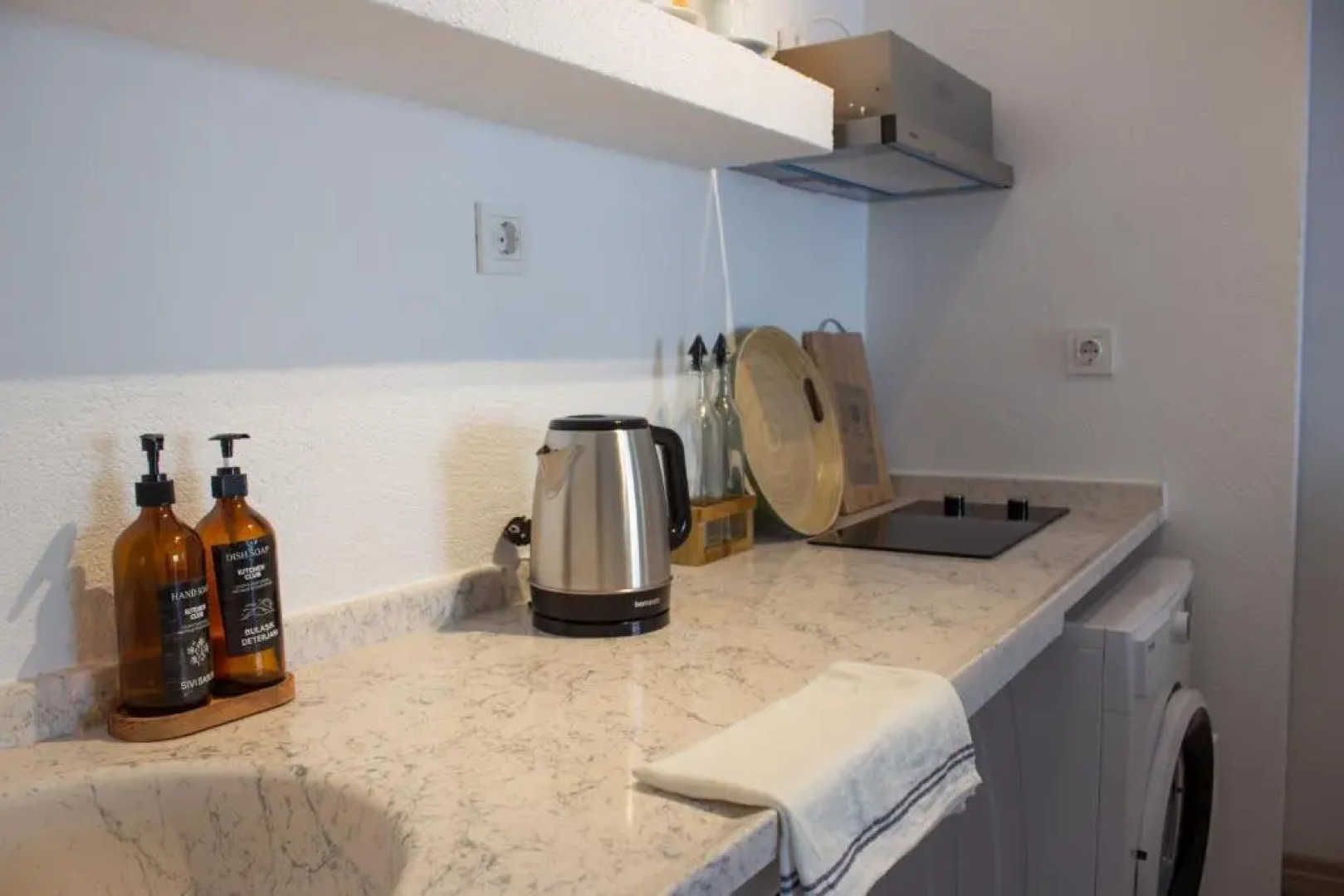 Отель Aloha Suites