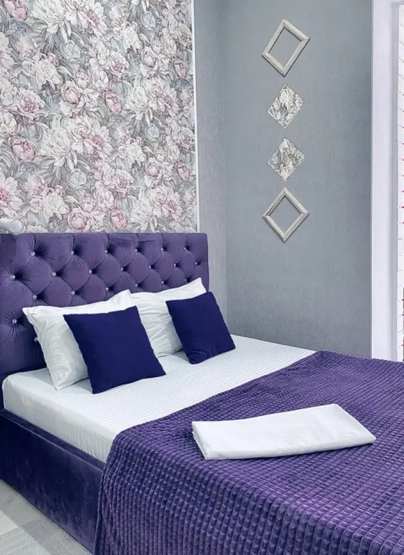 Стильная студия Фиолет возле парка и лебединого озера