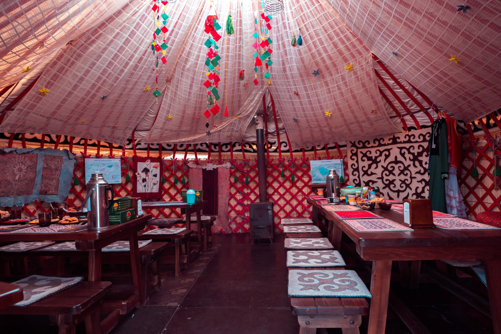 Глэмпинг “AK-SAI TRAVEL” yurt camp at Son Kul lake