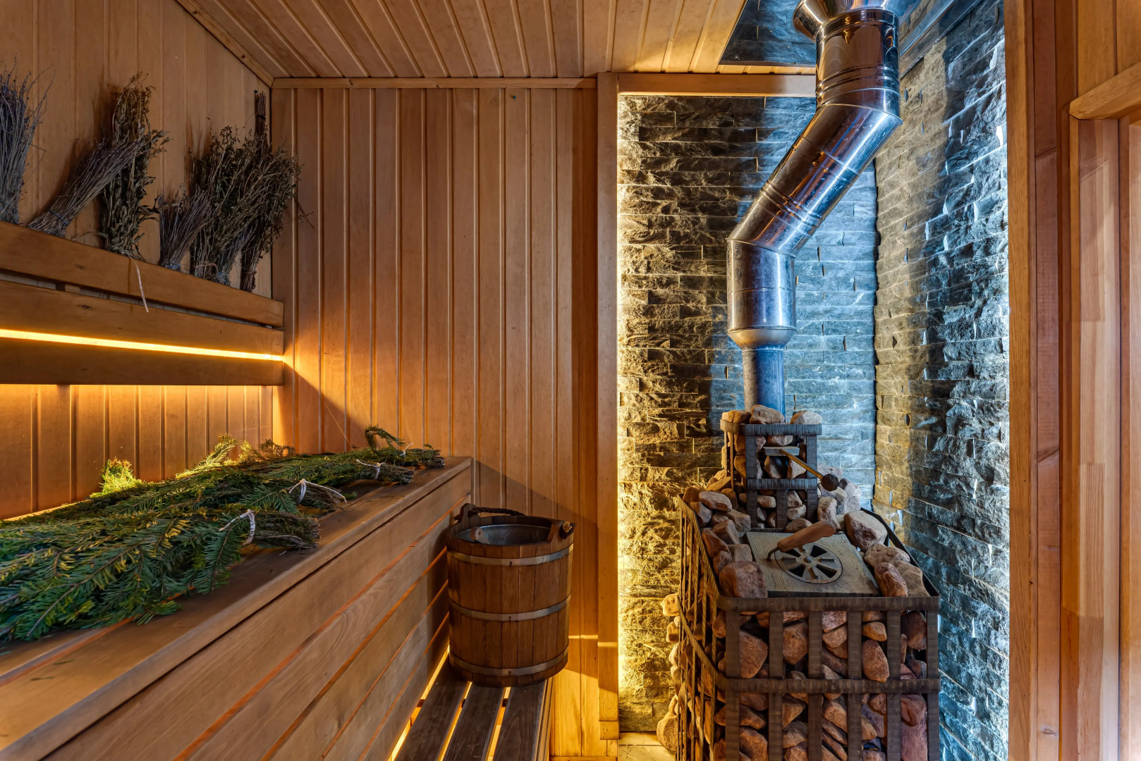 Частный дом с бaнeй на дpoвaх Harmony