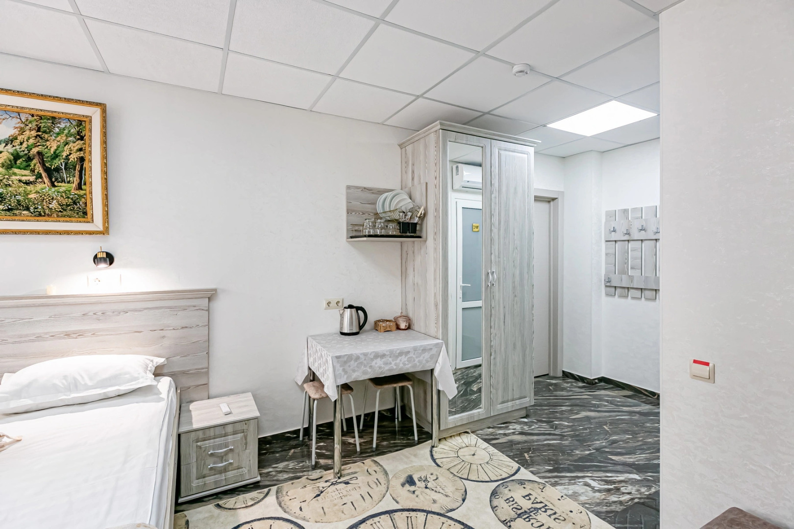 Отель Лидер