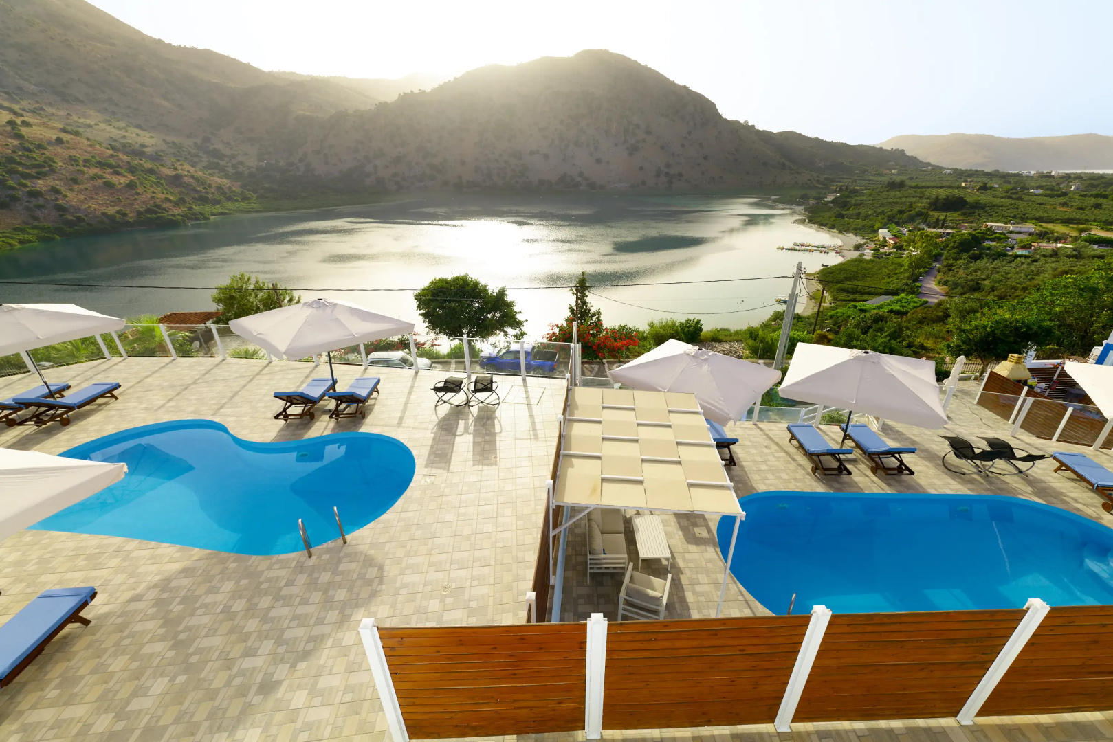 Отель Lake View Suites