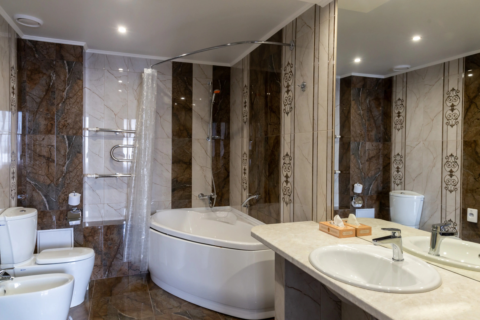 Отель Корона