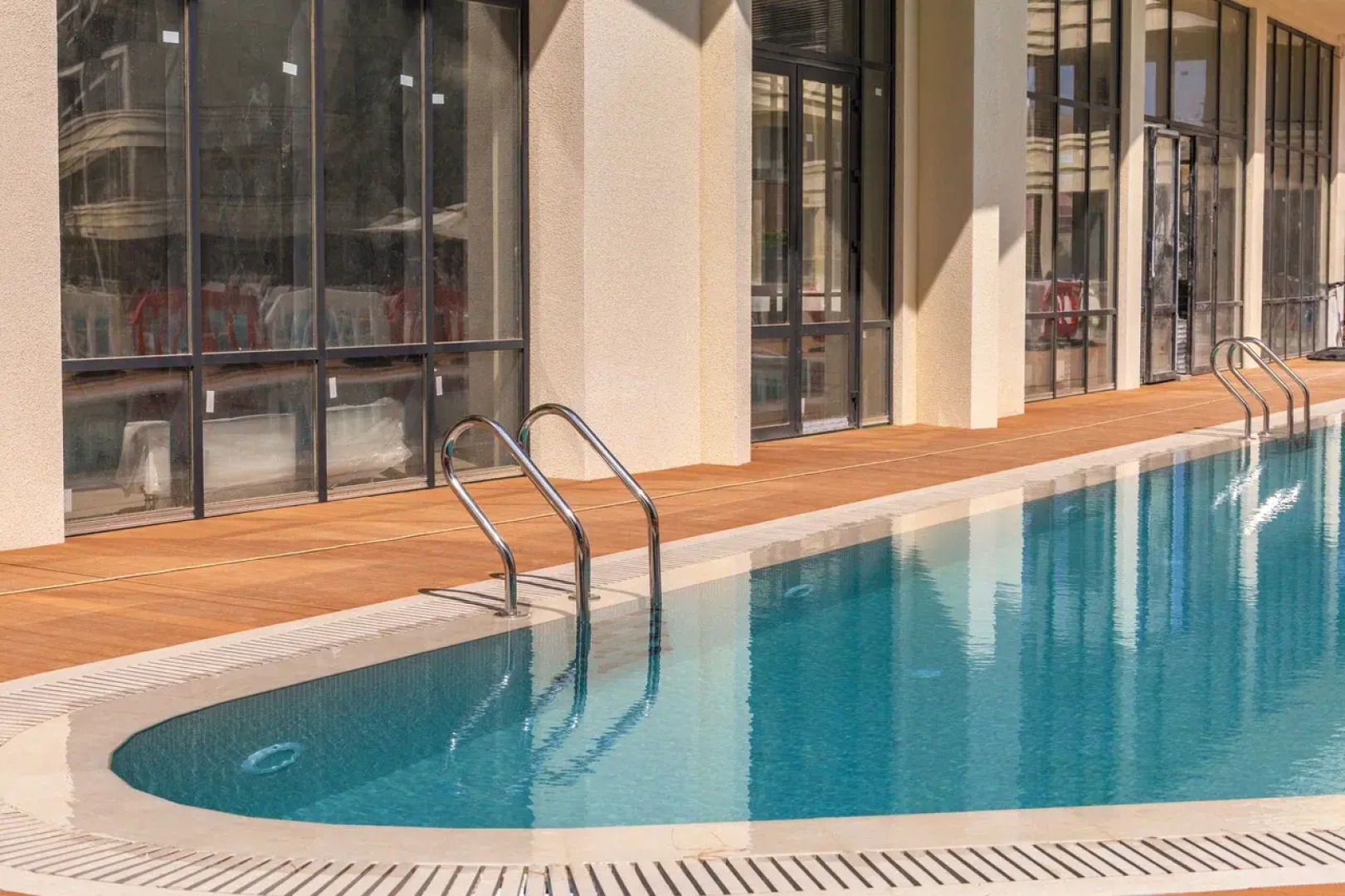 Апартаменты двухкомнатные Atlas на 1 линии у моря