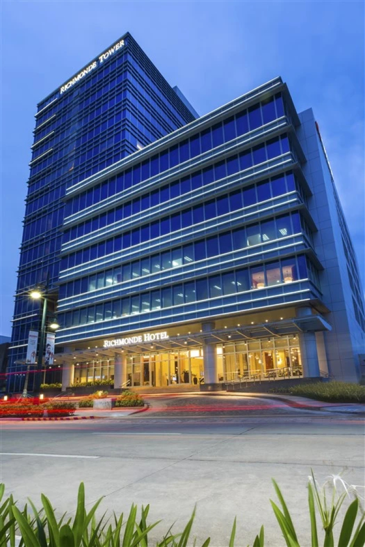 Отель Richmonde Hotel Iloilo