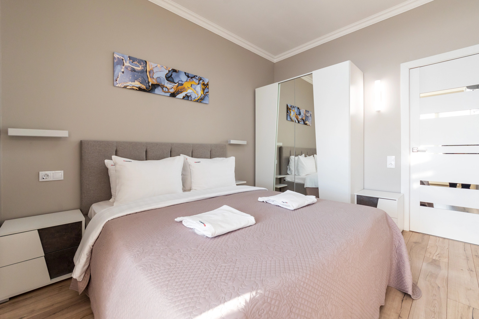 Апартаменты Red Apartments Атлант