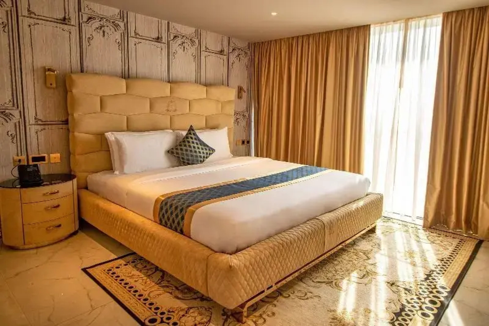 Отель Number One Oxford Street Hotel & Suites