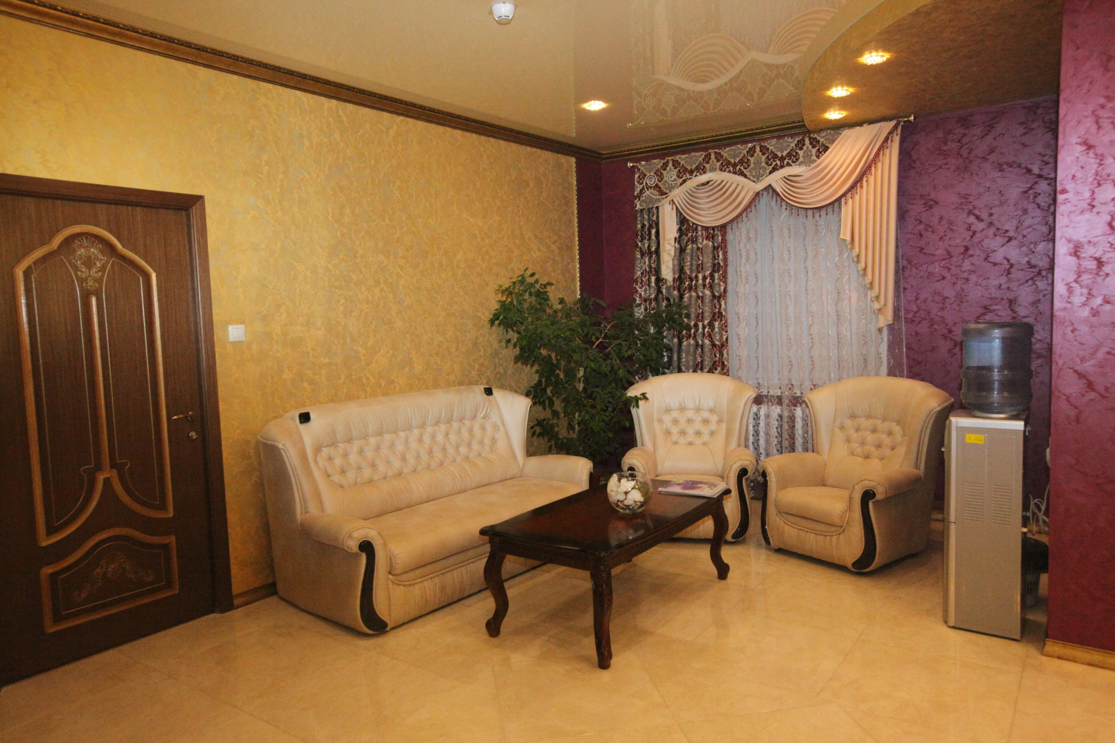 Отель Весна