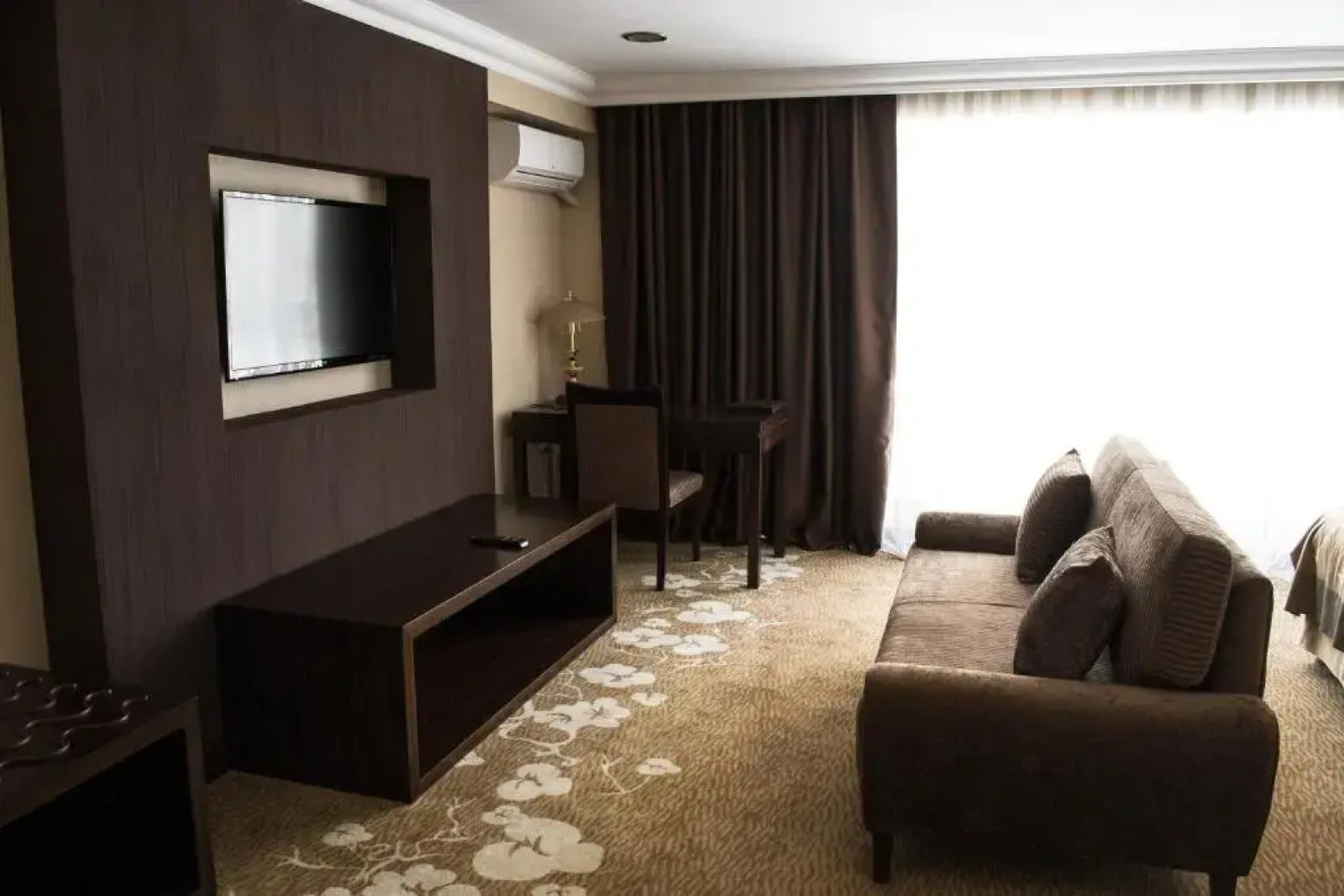 Отель Шайни Ривер