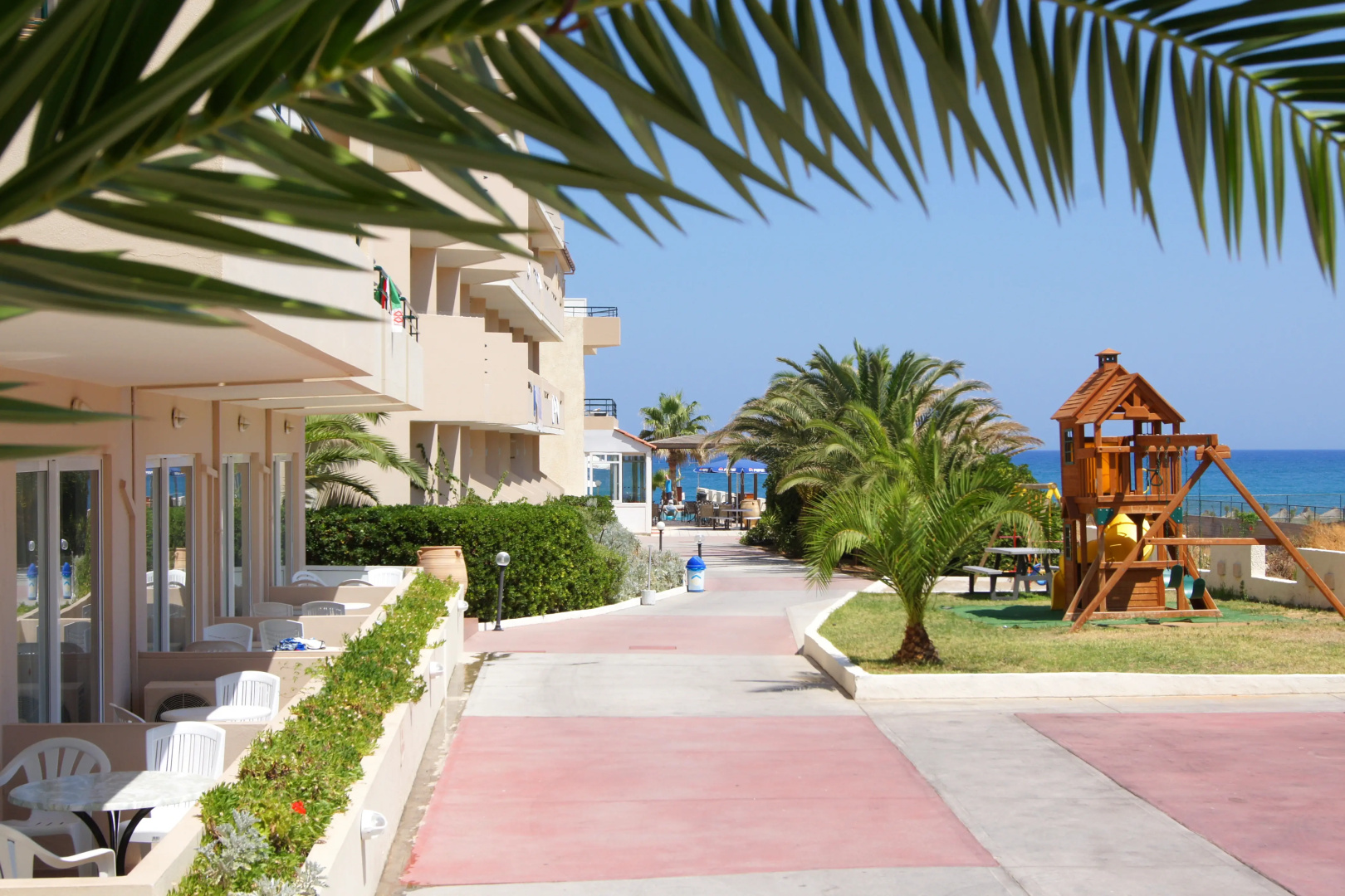 Апартаменты Seafront Beach Hotel