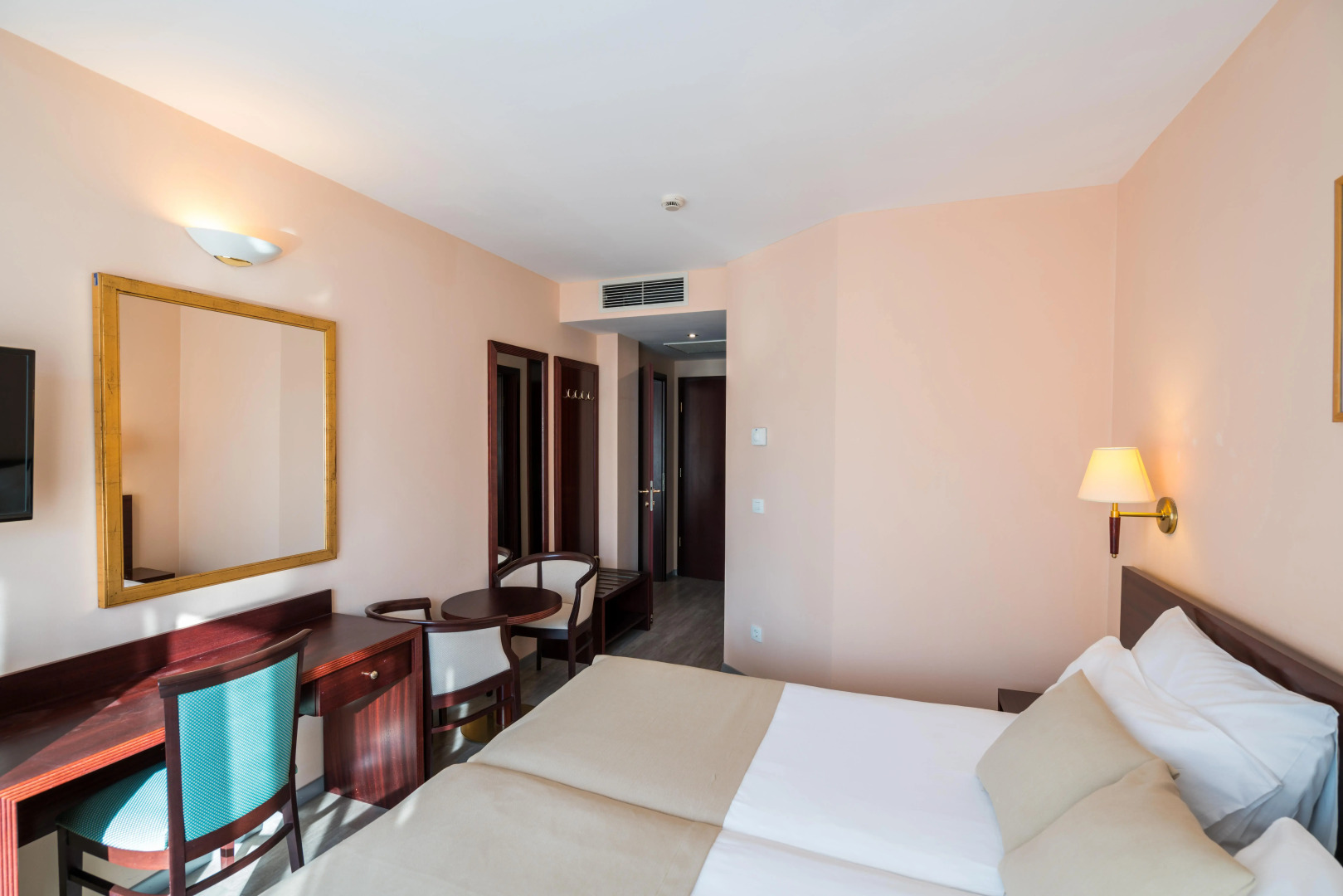 Отель Iberostar Bellevue