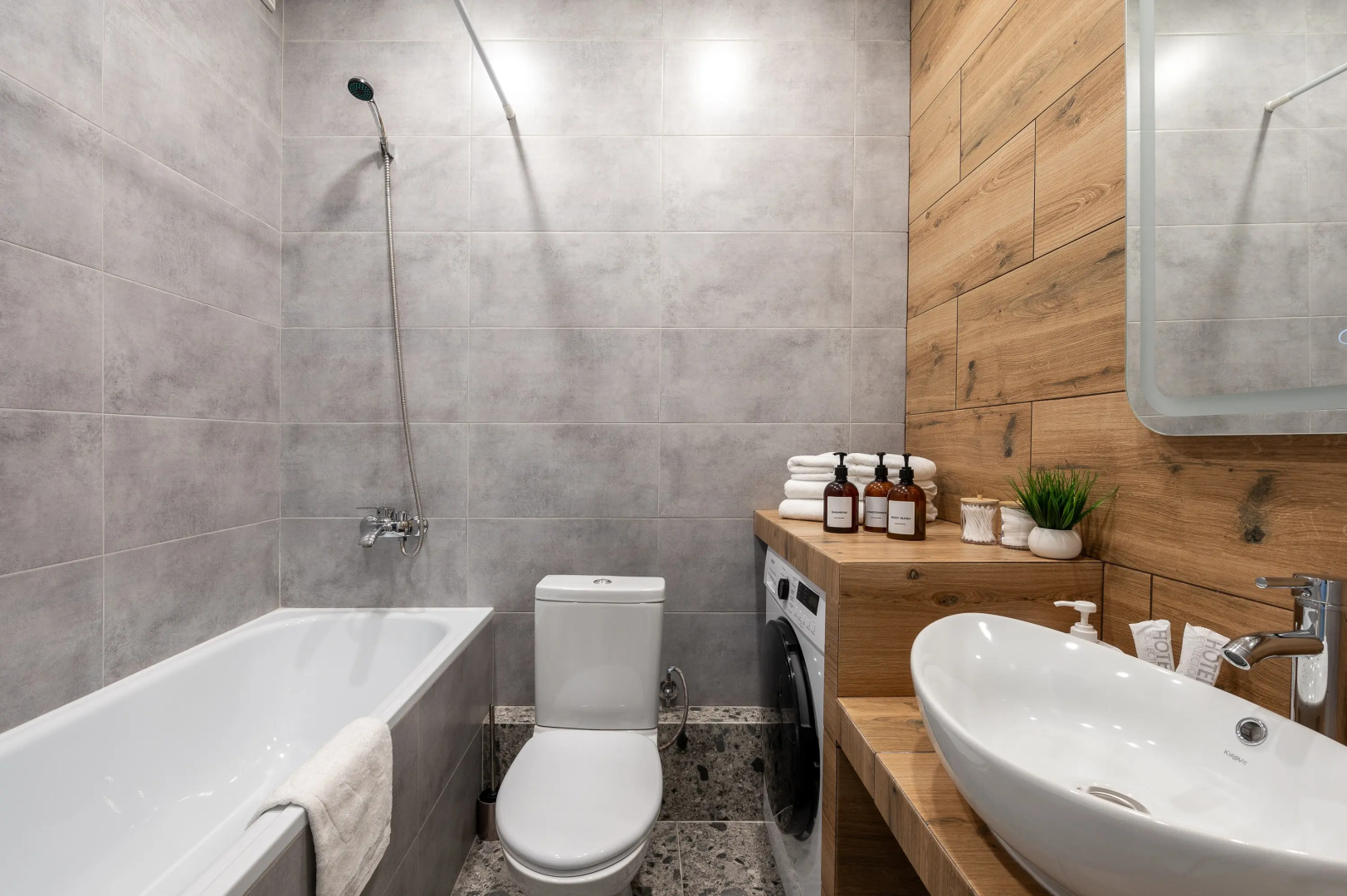 Светлая квартира с панорамными окнами. МПС 82