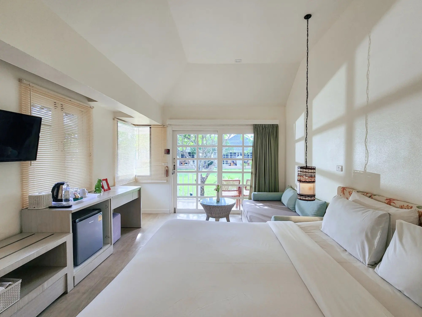 Отель Bandara On Sea