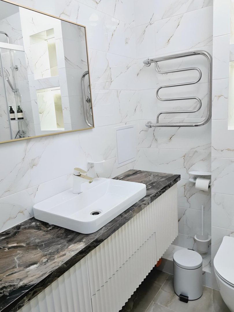 Апартаменты Шикарная Квартира в Стиле Неоклассика с Видом на Горы