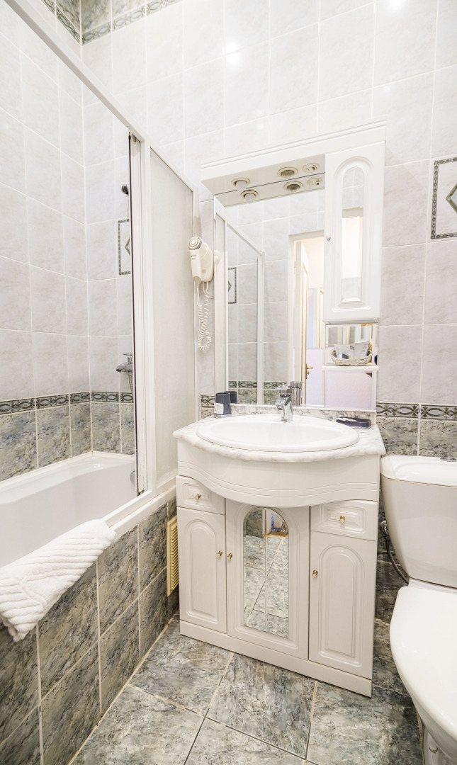 Отель Ист-Вест