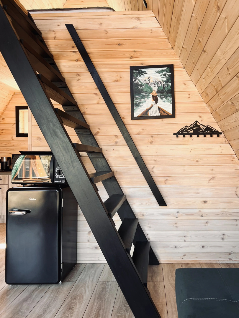 Шале А-фрейм с видом на горы и лес