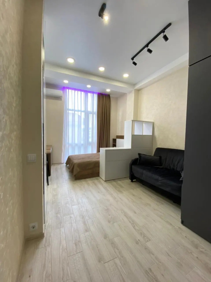 Море квартир уютная студия с панорамными окнами в центре Адлера 1