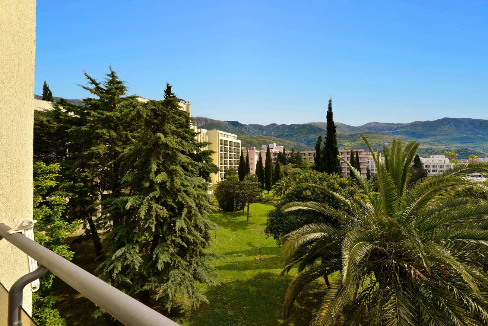 Отель Iberostar Bellevue