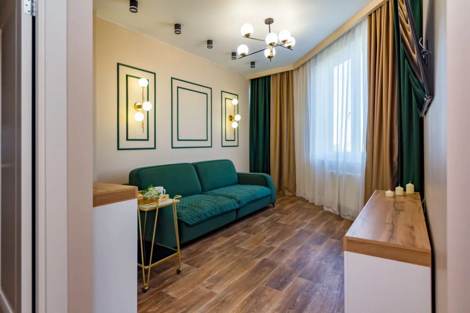 Апартаменты Emerald on Leonova