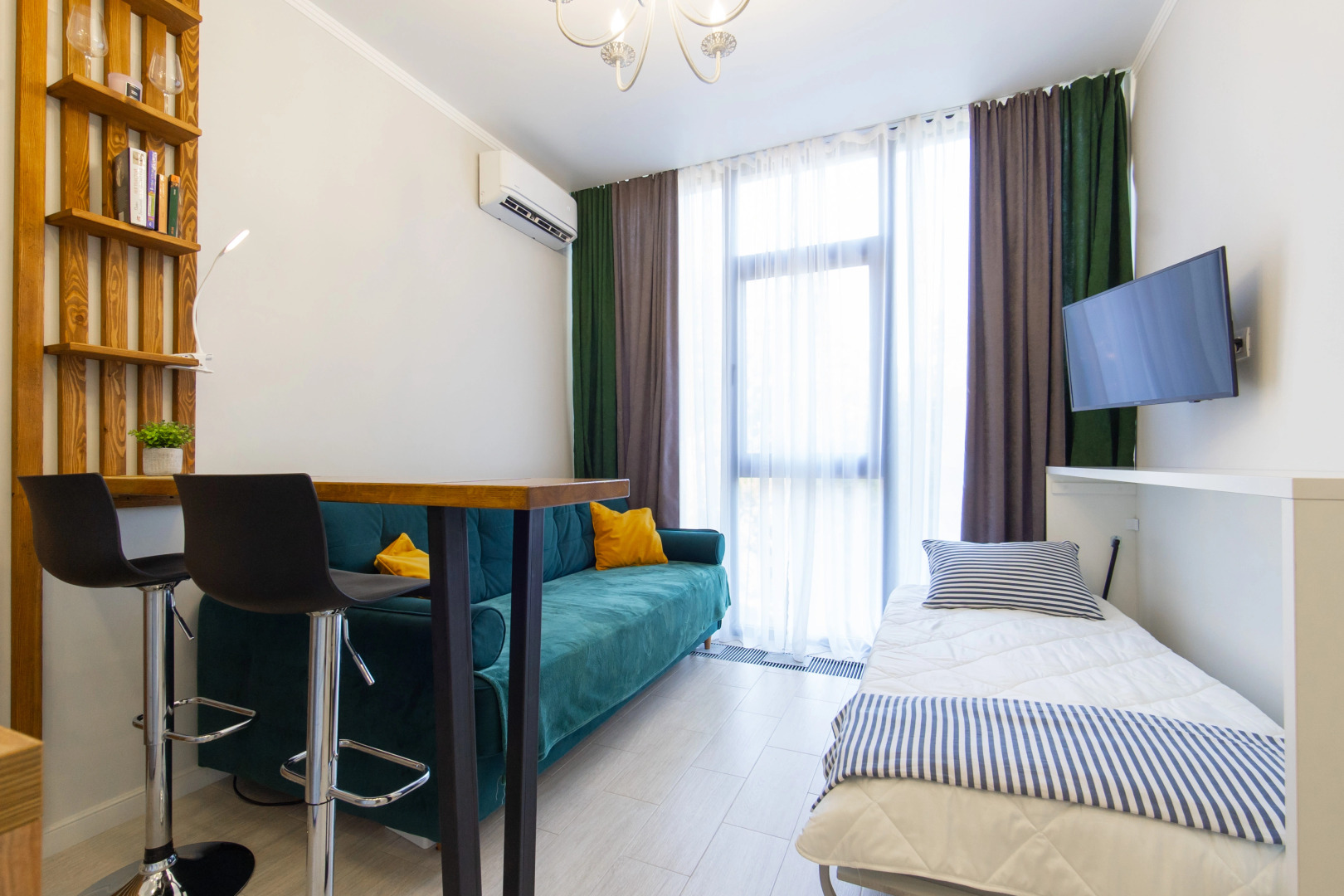 Апартаменты студия в элитном ЖК Метрополь от LetoApart