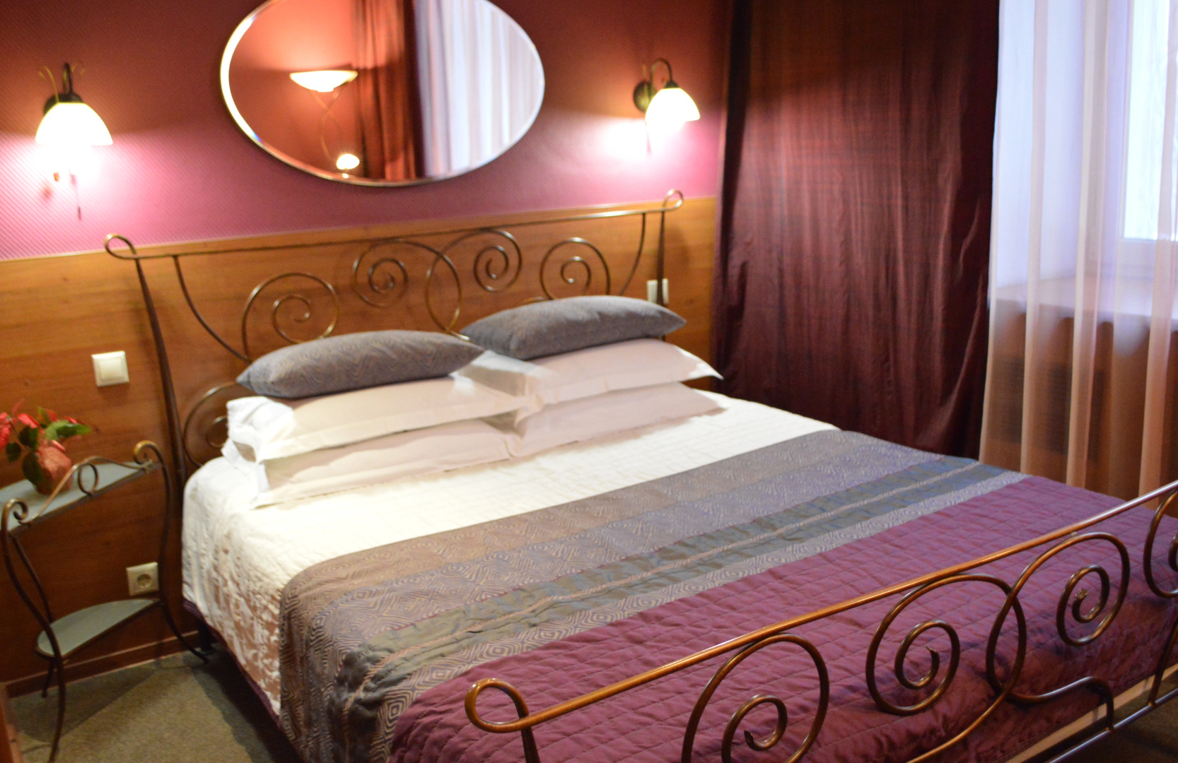 Отель Моника