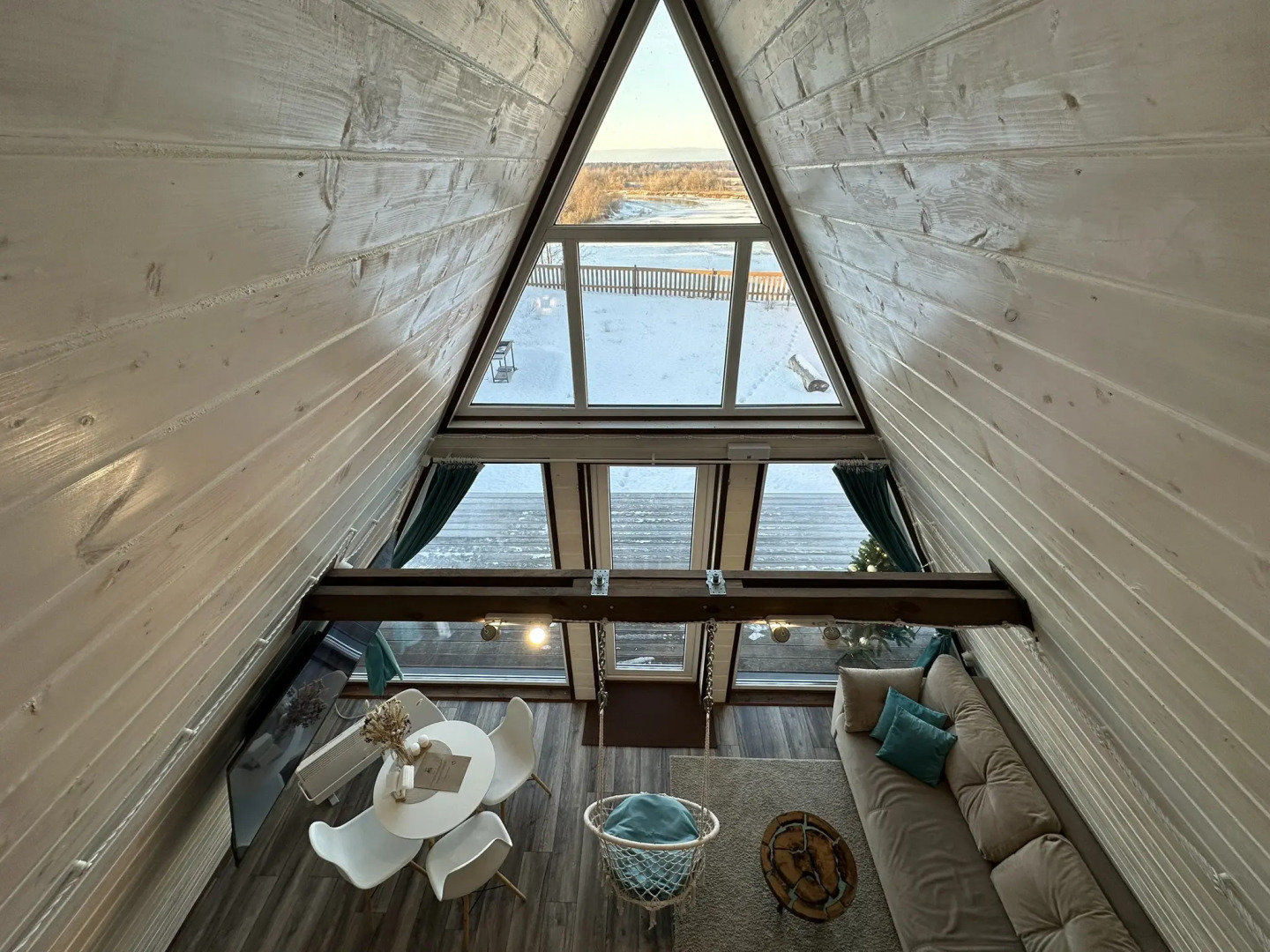 Частный дом Над Рекой с видом на Озеро