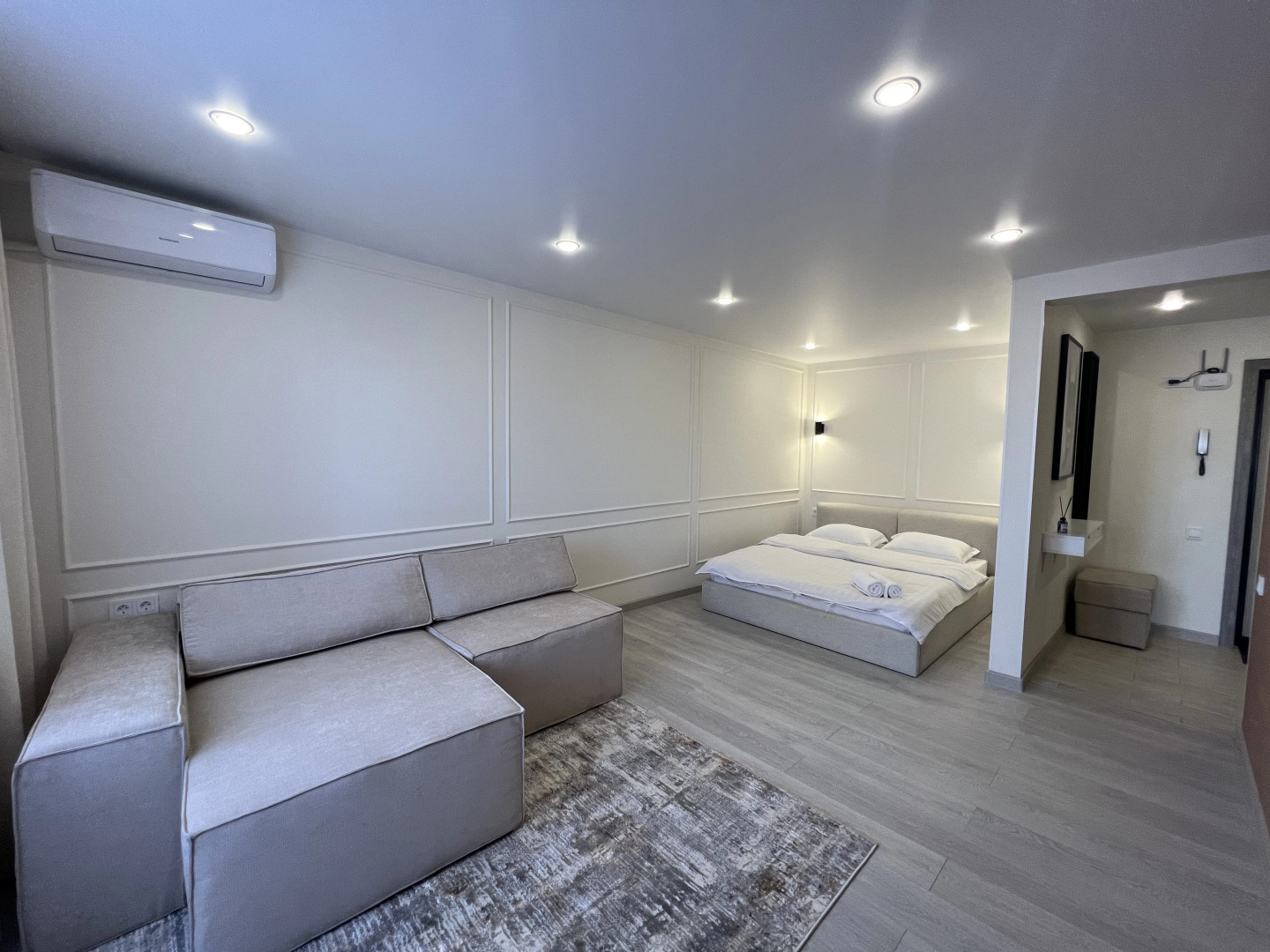 Апартаменты Дизайнерские "Batman-House"