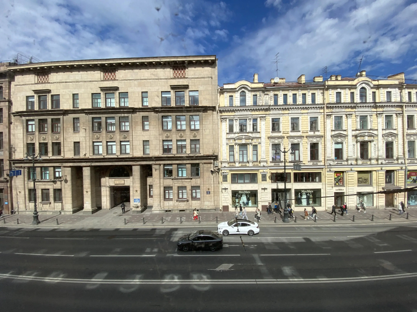 Современная квартира Невский 13 с балконом и парковкой