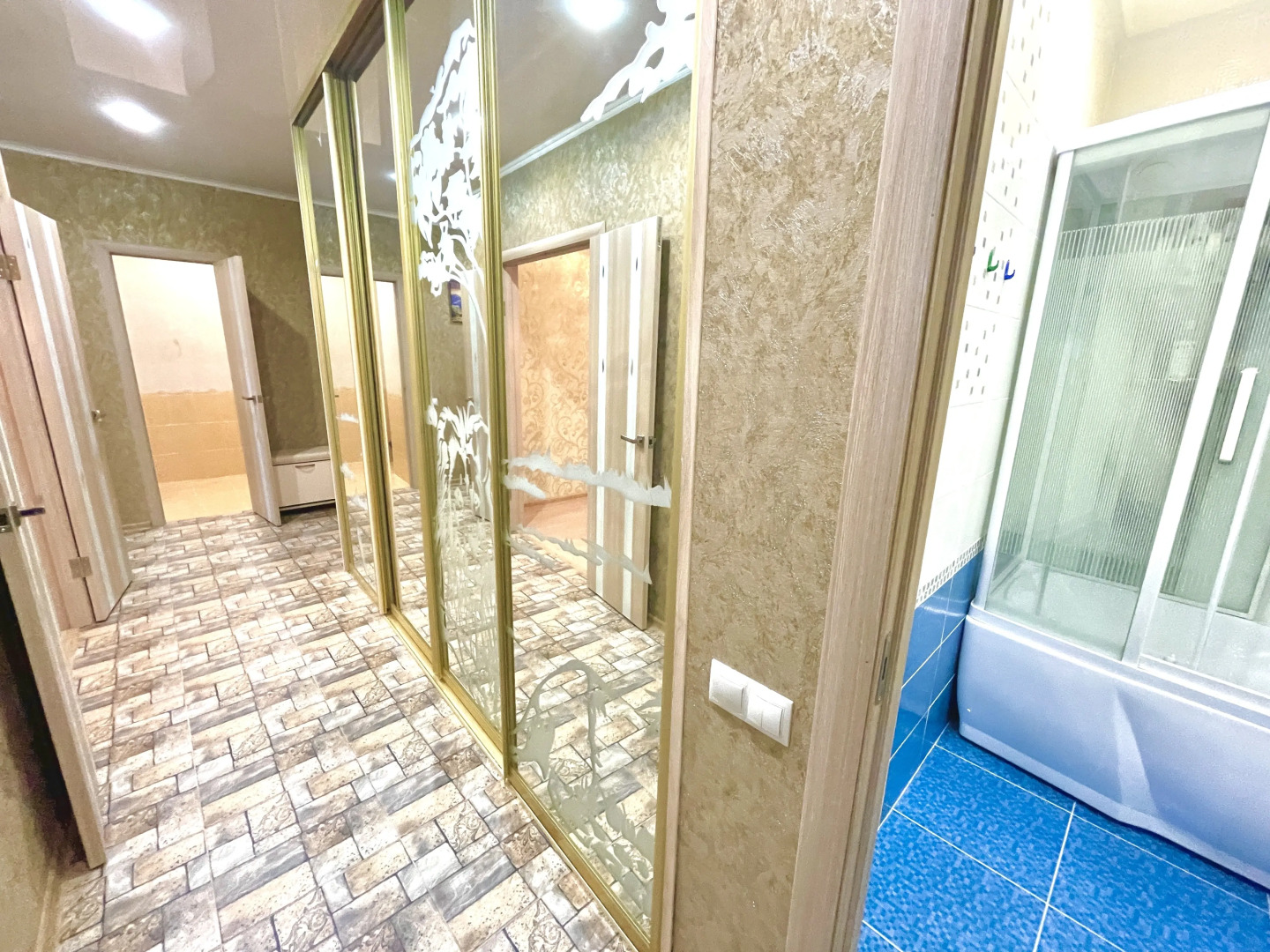 Апартаменты двухкомнатные в Центре Города на 5 этаже (рядом с набережной р. Волга) у ул. Арцыбушевская, 204